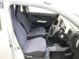操作性に優れた運転席となります!小物入れや各ボタンの配置にこだわり、使いやすいです!座り心地もよく視認性も良好なのでロングドライブもお任せ下さい!