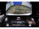 後退時には大型ディスプレイに後方の映像とアシストラインが表示されます!