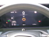 様々な車両情報を表示してくれる、ディスプレイがついています。
