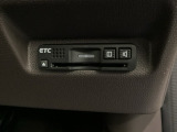 ハンドルの右下にETCがついています。高速道路の料金所の通過も楽々です!。 カードの取り出しもしやすい場所についています。