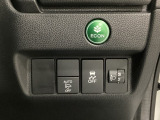 ハンドルの右側にはヘッドライトレベライザーとVSA(ABS+TCS+横滑り抑制)の解除スイッチなどがついています。ヘッドライトレベライザーは道路状況や積荷の加重に応じてライトの高さを調節できます。