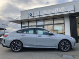 【BMWの伝統-3】BMWのお車は、“駆け抜ける歓び”を体現しております。走行の安定性とコーナリングの良さを追求し、思い通りにハンドルの操作可能です。