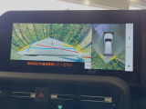 【パノラミックビューモニター】専用のカメラにより、上から見下ろしたような視点で360度クルマの周囲を確認することができます☆縦列駐車や幅寄せ時に活躍してくれます♪