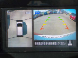 空から見下ろすような視点で、スムーズな駐車と安全確認をサポートする「アラウンドビューモニター」付です。