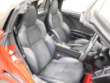 操作性に優れた運転席となります!小物入れや各ボタンの配置にこだわり、使いやすいです!座り心地もよく視認性も良好なのでロングドライブもお任せ下さい!