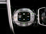 左右独立温度コントロールフルオートエアコンです。運転席、助手席それぞれで独立して温度設定ができます。冷え性の方が乗っても安心ですね♪