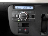 車内の温度管理に便利なオートエアコン☆
