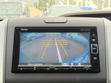 駐車時に便利なバックカメラを装備しています。