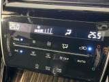 【オートエアコン】一度お好みの温度に設定すれば、車内の温度を検知し風量や温度を自動で調整。暑い…寒い…と何度もスイッチ操作をする必要はありません。快適な車内空間には必須の機能ですね♪