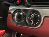 ポルシェエントリー&ドライブシステム(スマートキーシステム)搭載車 キーを鞄、ポケットにしまったままでも車両のロック/アンロックが可能でエンジンスタートも専用のノブをひねるだけで手間いらずで御座います