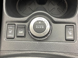 【4WD MODE/スイッチ】必要に応じてそれぞれのモードに切り替えていきます!悪路や高速道路などパワーが必要なところは4WDで!!街乗りなどは2WDで!!用途によって切り替えられて便利です♪