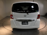 お客様に安全で快適なカーライフをお送りいただくために、中古車にも高いレベルの品質基準を設け、その基準に従って、全ての中古車について納車前整備を実施しています。