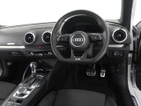 指定工場で車検までご対応可能。6ベイを完備したサービス工場を併設し、快適なAudiライフをサポートします。詳しくは0078-6002-900146中古車スタッフまで