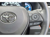 レーダークルーズコントロール(全車速追従機能付)付きです。車速に応じて追従支援してくれるので、ロングドライブも快適です。詳細は販売店スタッフまでおたずねください。