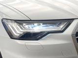●LEDハイビームが多数独立で存在し、ハイビーム時に対向車や前方を走る車の部分をロービームに切り替えが可能!!シーケンシャルウインカーも装備!!