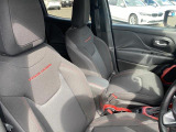 ジープ レネゲード トレイルホーク 4WD/純正ディスプレイオーディオ/バックモニター/ブラインドスポットモニター/クルーズコントロール/ルーフレール/電動格納サイドミラー/プッシュスタート