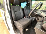 運転席シート廻りは使用感も少なく、良好な状態となっています。丁寧に使われていたことがよくわかりますね。