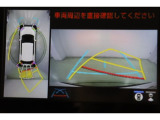 ハンドル操作にあわせてガイドラインが変化するバックカメラ搭載。後退時に後方が見えるのは安心ですね。全方位モニターも搭載しているので、周囲の状況を確認しながら駐車出来ます。慣れない場所でも心強いですよ。