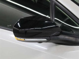 サイドターンランプ付きドアミラー。車両のドレスアップと右左折時の被視認性を兼ね備えたお洒落なミラーです。