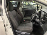 運転席の画像です。充分なスペースがあり、ゆったりした状態で運転していただけます♪