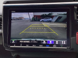 3ビュー切り替えやガイド線表示のバックカメラで、バックでの車庫入れも安心です。