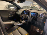 「認定中古車」は納車前整備がポイントです。メルセデス・ベンツの定める厳しい基準をクリアしたお車のみご案内させて頂きます。納車前整備はメーカー規定に基づき自社工場で入念に行なわれます。