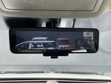 スマートルームミラーは室内の荷物などで後方の視界が遮られても、カメラの映像を直接ルームミラーに表示することができ、視界を確保できます。