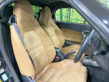 運転席シート廻りは使用感も少なく、良好な状態となっています。丁寧に使われていたことがよくわかりますね。