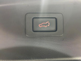 【パワーバックドア】スマートキーや運転席のボタンを押すだけでリアゲートが自動で開閉します!荷物を持っている時や、高い位置にあるバックドアを閉める際に便利な機能です♪