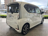 ブレーキを踏みながらボタンを押すとエンジンがかかる「プッシュスタート」搭載です☆