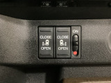 リアドアは乗り降りに便利な両側電動スライドドアです。また運転席に座っていながらスイッチ操作で自在にスライドドアを開け閉めできます。