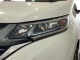 LEDヘッドライトは、点灯の瞬間から最大光量を発揮し、突然暗くなるトンネルなどでの安定感を高めます。
