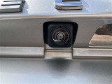 バックカメラ付いています。モニターと連動し車両後退維持には後方の映像を映し出します。
