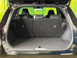 積み下ろしのしやすいデッキにはたっぷりと荷物を積み込んでいただけます。遊びから仕事まで、様々なシーンで頼れます♪