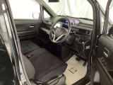 運転席側から見た内装です。
