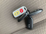 インテリジェントキー 雨の日での傘や 両手の荷物で 手がふさがっていても 楽楽ドアロック&解除 出来ます♪