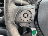 ステアリングスイッチ付き。前方から目を離すことなく操作することが可能です。