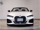 【BMWの伝統】BMWの特徴的な“キドニーグリル”は、80年以上続く伝統の形でございます。変わらないこだわりのデザインが、プレミアムブランド“BMW”を創り出します。