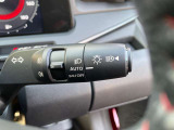 暗い場所に行くと点灯し明るい場所に行くと消灯します オートライトつきです