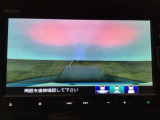 【バックカメラ】運転が苦手な方も車庫入れラクラクです!ギアをリバースに入れれば自動的に切り換わりますので、面倒な操作は不要です♪狭い駐車場もお車を傷つけず安心ですね!