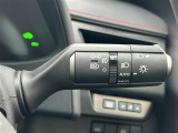 【オートライト(AUTO)】外の明るさをシステムが感知して、自動でヘッドライトが点灯します。ヘッドライトをつけ忘れを防ぐ便利機能です。