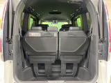 普段のお買い物や通勤、送迎等に十分な荷室スペースを確保しております。セカンドシートを倒すと、大きな荷物の積載も可能です♪