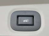 【パワーバックドア】スマートキーや運転席のボタンを押すだけでリアゲートが自動で開閉します!荷物を持っている時や、高い位置にあるバックドアを閉める際に便利な機能です♪