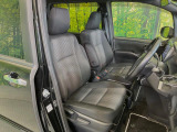 運転席シート廻りは使用感も少なく、良好な状態となっています。前オーナー様が丁寧に使っていたことがよくわかりますね。