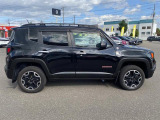 ジープ レネゲード トレイルホーク 4WD/純正ディスプレイオーディオ/バックモニター/ブラインドスポットモニター/クルーズコントロール/ルーフレール/電動格納サイドミラー/プッシュスタート