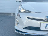 【LEDヘッドライト】悪天候や夜間走行時も良好な視界を確保し安心して運転できる高輝度LEDヘッドライトを装備!点灯速度が早く、消費電力も抑えられています。