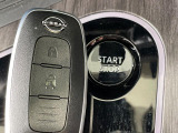 【インテリジェントキー】カバンやポケットに入れたままでもドアの施錠・解錠が可能なスマートキーを装備。エンジンのオン・オフ時もカギを取り出す必要が無いからとっても便利です♪