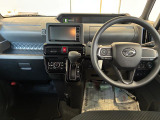 見易い計器類と運転し易いドライビングポジションは、視角も少なく前方&左右の見切りが良く運転し易いクルマです