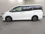 両側パワースライドドア付きだから、狭い駐車スペースなどでの 乗り降りラクラク!小さなお子さまのいるご家庭には嬉しい装備。