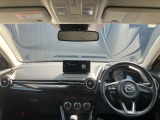 フロントピラーの位置を従来よりも後方にレイアウト。運転席からの視界の広がりを向上。車両の周囲の状況を、いち早く知ることで、安全に運行できます。
